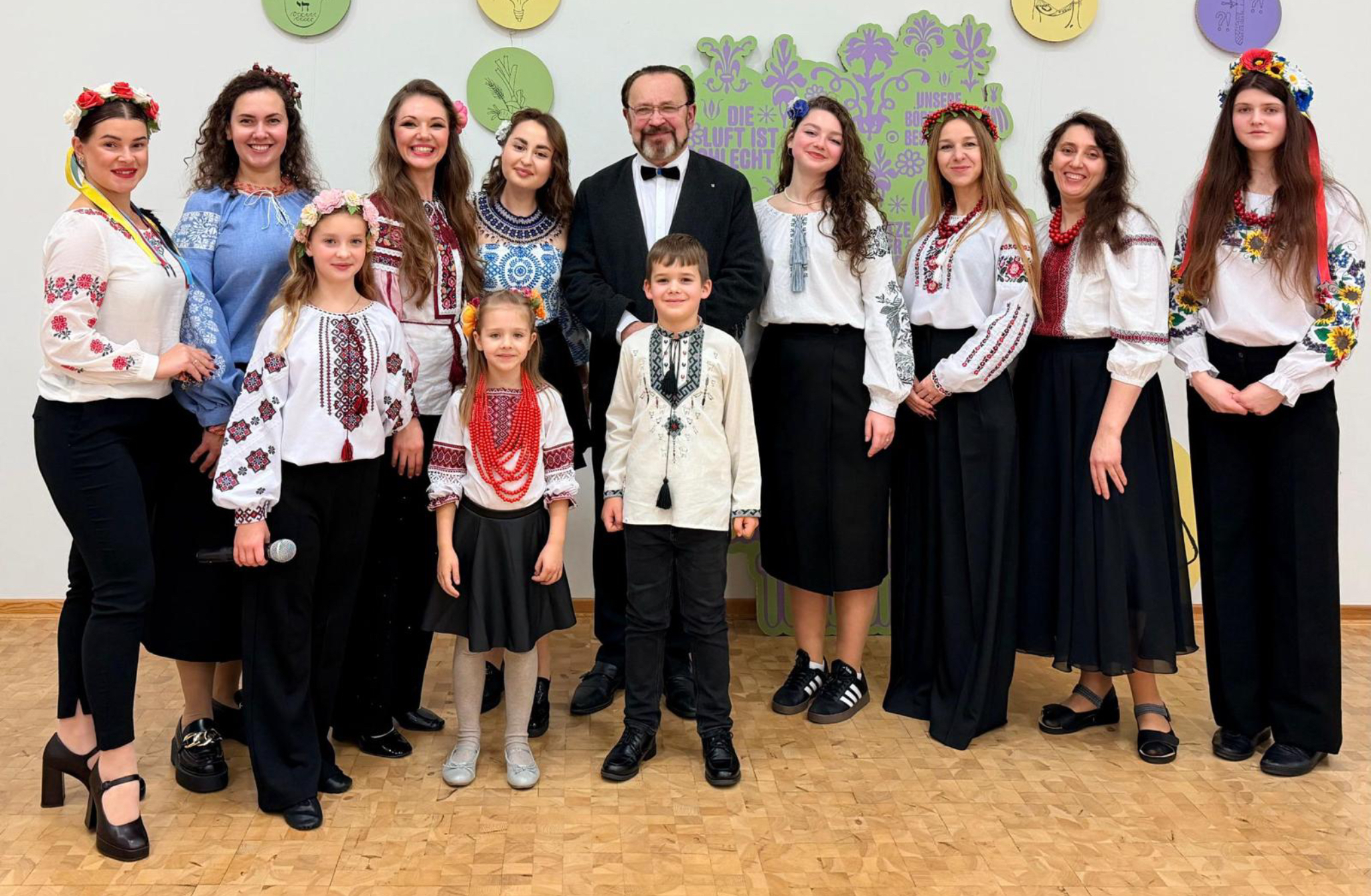 15:00 Ukrainische und internationale Volkslieder
